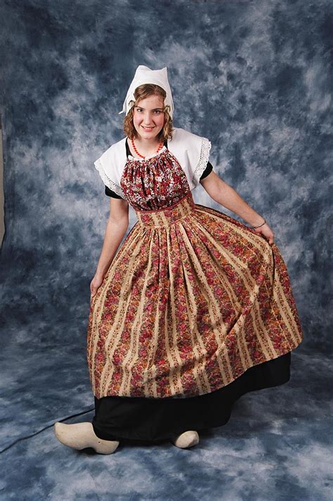 dutch traditional dress